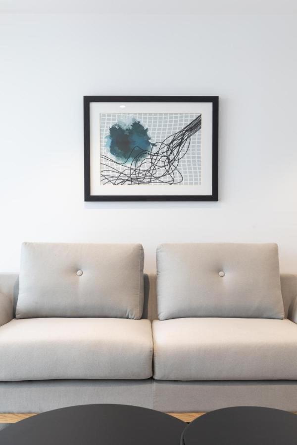 Modern Meets The Gabba Apartment *