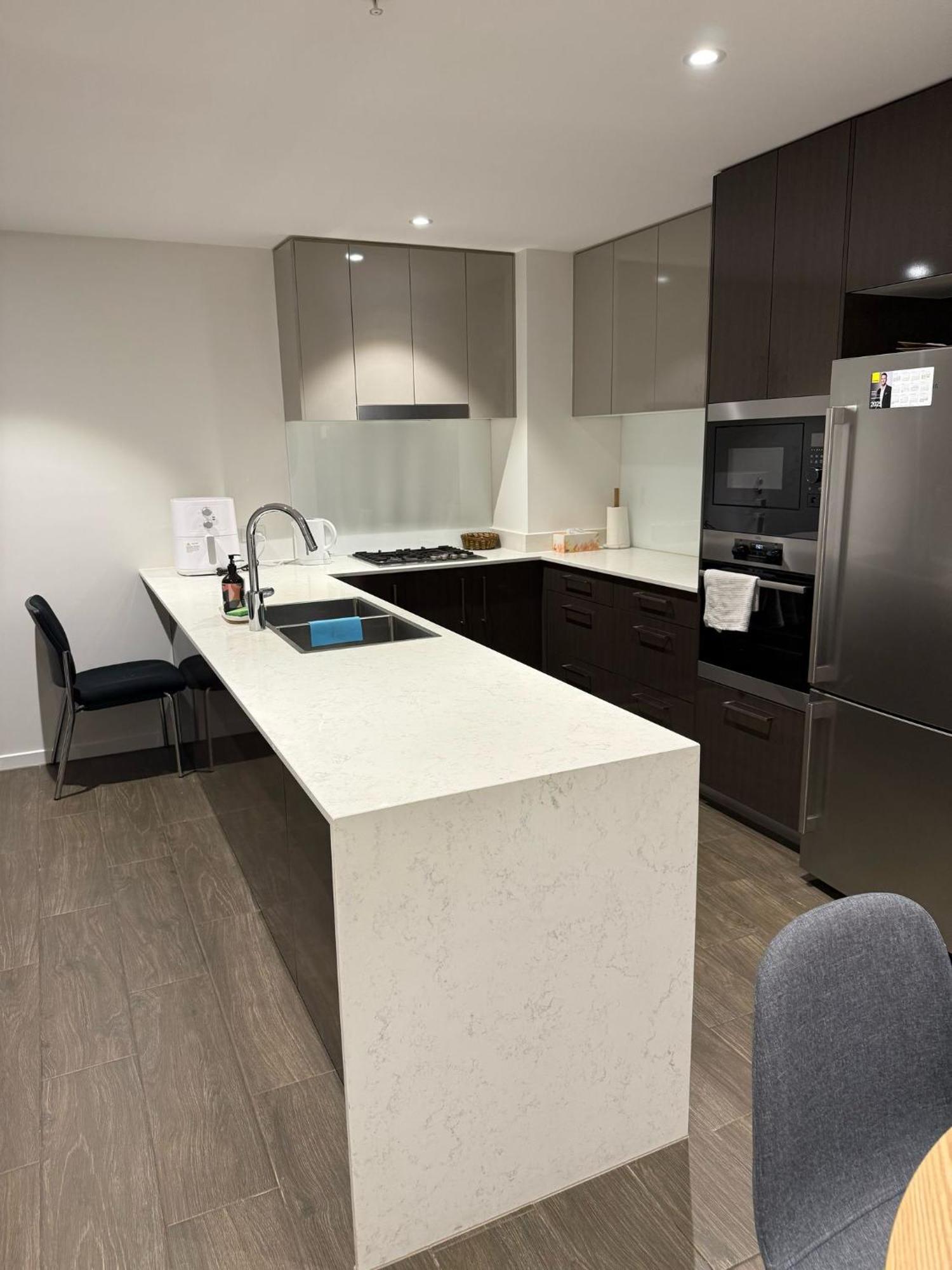 Modern Meets The Gabba Apartment